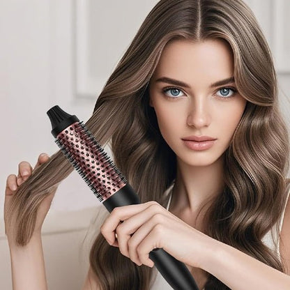 Woman using Brosse Chauffante Professionnelle - Lissage Parfait & Volume Éclatant for sleek, voluminous hair styling.